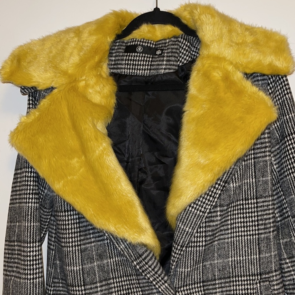 Missguided Pattern With Yellow Fur Collar Trench … - image 3